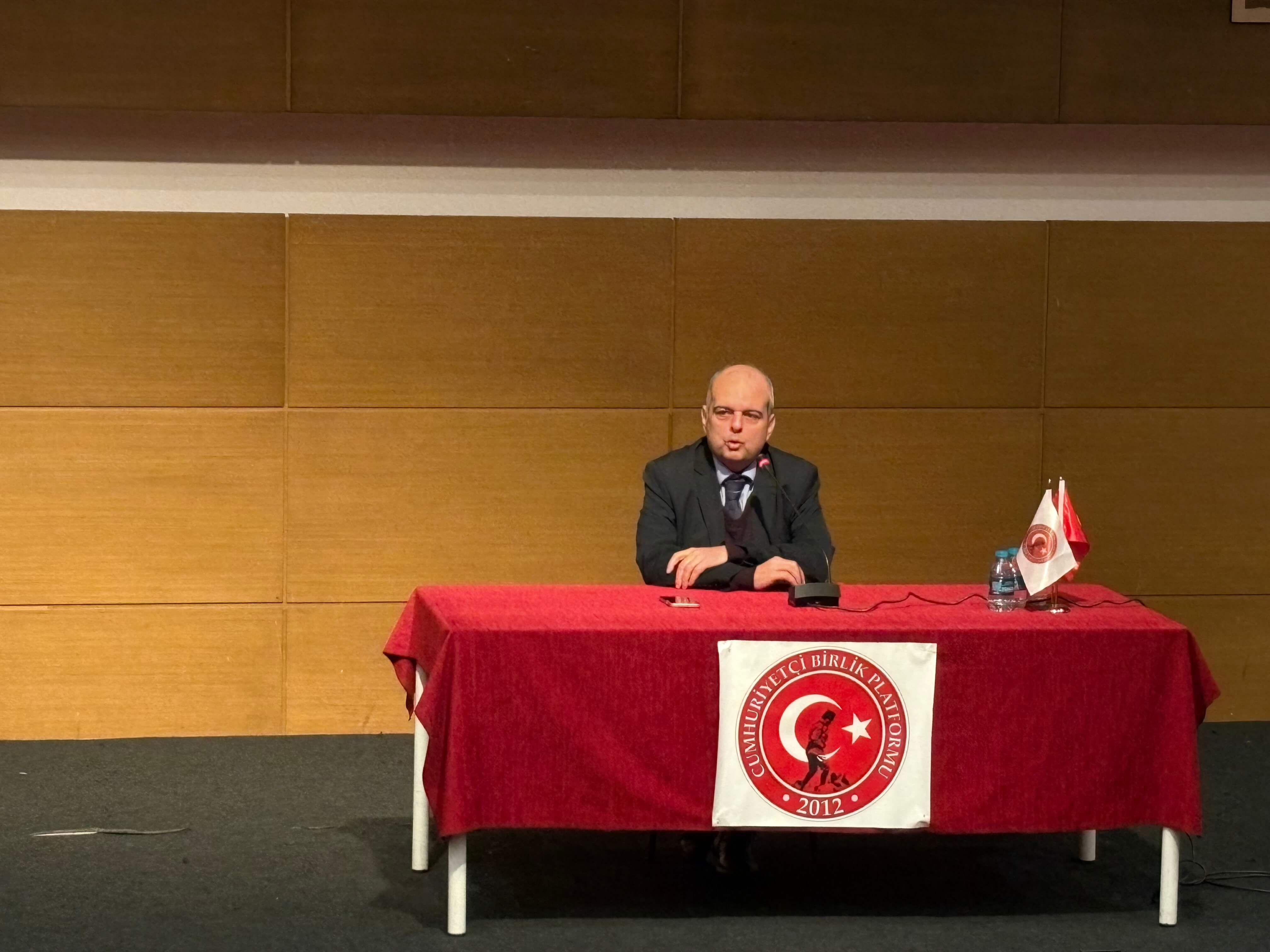 Kadıköy’de Türkiye ve Ortadoğu konuşuldu